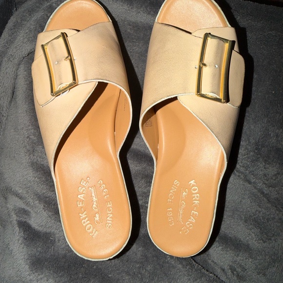 Kork-Ease Cream Mules with Buckle - Picture 5 of 6